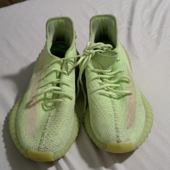 Boost 350 V2 Glow In The Dark Yeezy On Feet Yeezy 350 V2 Volt New